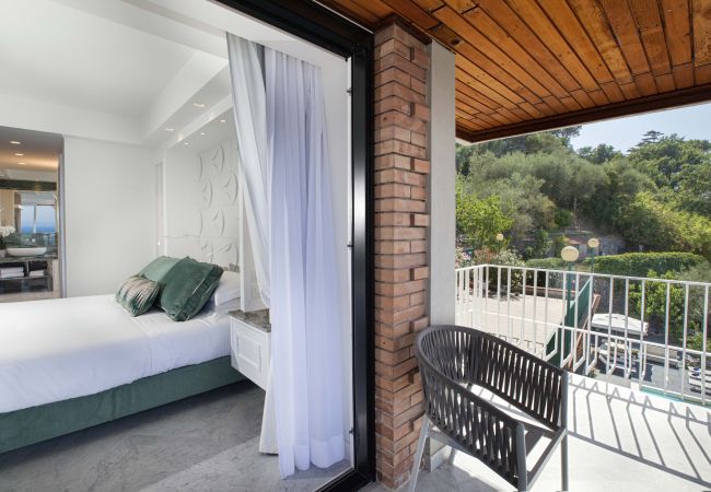 Villa in Sorrento - AMORE RENTALS -Villa Giada with Swimming Pool, Garden, Sea View and Parking Villa in Sorrento - AMORE RENTALS -Villa Giada with Swimming Pool, Garden, Sea View and Parking