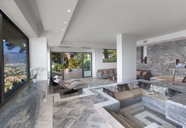 Villa in Sorrento - AMORE RENTALS -Villa Giada with Swimming Pool, Garden, Sea View and Parking Villa in Sorrento - AMORE RENTALS -Villa Giada with Swimming Pool, Garden, Sea View and Parking