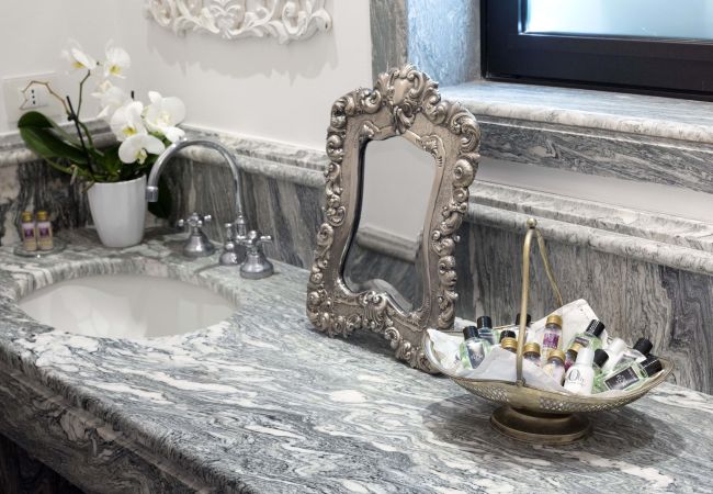 Villa in Sorrento - AMORE RENTALS -Villa Giada with Swimming Pool, Garden, Sea View and Parking Villa in Sorrento - AMORE RENTALS -Villa Giada with Swimming Pool, Garden, Sea View and Parking