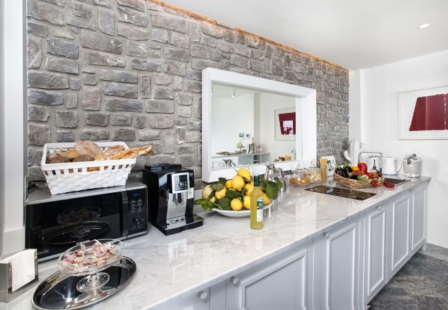 Villa in Sorrento - AMORE RENTALS -Villa Giada with Swimming Pool, Garden, Sea View and Parking Villa in Sorrento - AMORE RENTALS -Villa Giada with Swimming Pool, Garden, Sea View and Parking