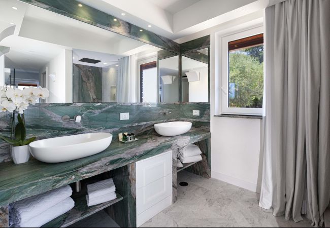 Villa in Sorrento - AMORE RENTALS -Villa Giada with Swimming Pool, Garden, Sea View and Parking Villa in Sorrento - AMORE RENTALS -Villa Giada with Swimming Pool, Garden, Sea View and Parking