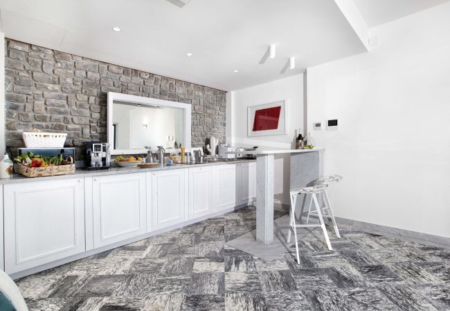 Villa in Sorrento - AMORE RENTALS -Villa Giada with Swimming Pool, Garden, Sea View and Parking Villa in Sorrento - AMORE RENTALS -Villa Giada with Swimming Pool, Garden, Sea View and Parking