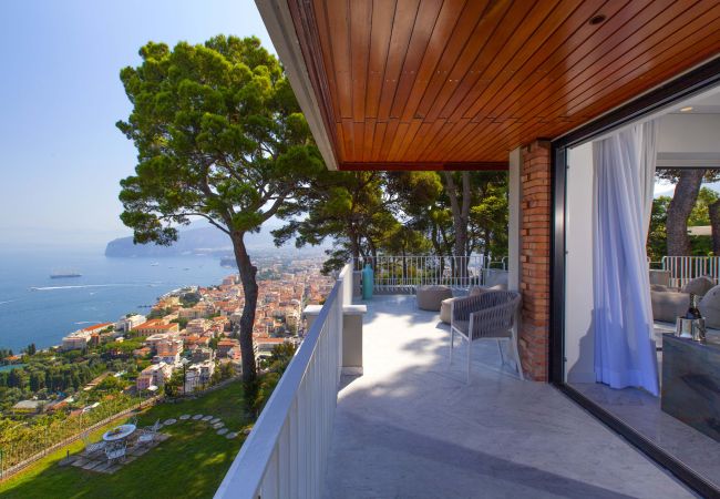 Villa in Sorrento - AMORE RENTALS -Villa Giada with Swimming Pool, Garden, Sea View and Parking Villa in Sorrento - AMORE RENTALS -Villa Giada with Swimming Pool, Garden, Sea View and Parking