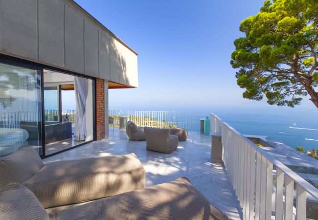 Villa in Sorrento - AMORE RENTALS -Villa Giada with Swimming Pool, Garden, Sea View and Parking Villa in Sorrento - AMORE RENTALS -Villa Giada with Swimming Pool, Garden, Sea View and Parking