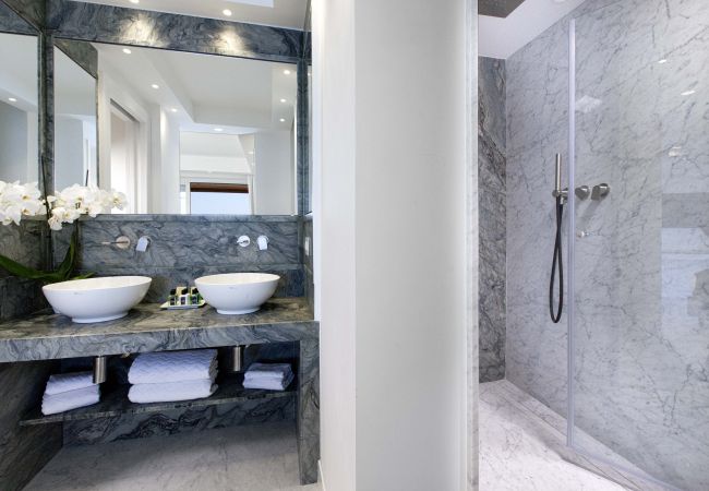 Villa in Sorrento - AMORE RENTALS -Villa Giada with Swimming Pool, Garden, Sea View and Parking Villa in Sorrento - AMORE RENTALS -Villa Giada with Swimming Pool, Garden, Sea View and Parking