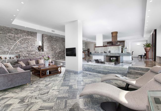 Villa in Sorrento - AMORE RENTALS -Villa Giada with Swimming Pool, Garden, Sea View and Parking Villa in Sorrento - AMORE RENTALS -Villa Giada with Swimming Pool, Garden, Sea View and Parking