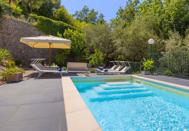 Villa in Sorrento - AMORE RENTALS -Villa Giada with Swimming Pool, Garden, Sea View and Parking Villa in Sorrento - AMORE RENTALS -Villa Giada with Swimming Pool, Garden, Sea View and Parking