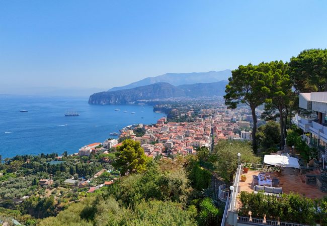 Villa in Sorrento - AMORE RENTALS -Villa Giada with Swimming Pool, Garden, Sea View and Parking Villa in Sorrento - AMORE RENTALS -Villa Giada with Swimming Pool, Garden, Sea View and Parking