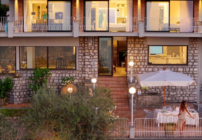 Villa in Sorrento - AMORE RENTALS -Villa Giada with Swimming Pool, Garden, Sea View and Parking Villa in Sorrento - AMORE RENTALS -Villa Giada with Swimming Pool, Garden, Sea View and Parking