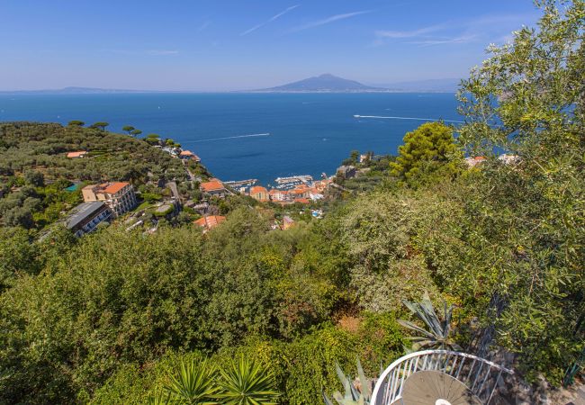 Villa in Sorrento - AMORE RENTALS -Villa Giada with Swimming Pool, Garden, Sea View and Parking Villa in Sorrento - AMORE RENTALS -Villa Giada with Swimming Pool, Garden, Sea View and Parking