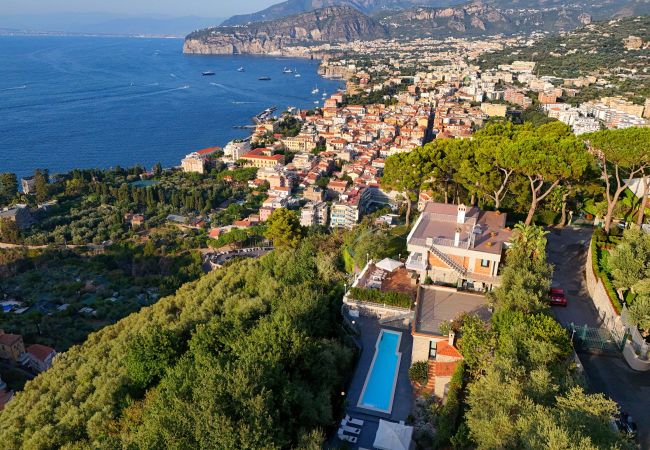 Villa in Sorrento - AMORE RENTALS -Villa Giada with Swimming Pool, Garden, Sea View and Parking Villa in Sorrento - AMORE RENTALS -Villa Giada with Swimming Pool, Garden, Sea View and Parking