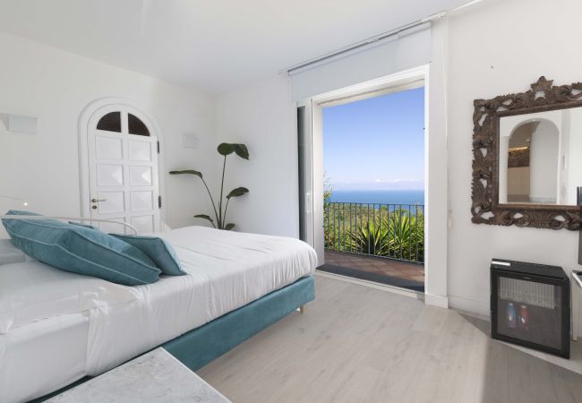 Villa in Sorrento - AMORE RENTALS -Villa Giada with Swimming Pool, Garden, Sea View and Parking Villa in Sorrento - AMORE RENTALS -Villa Giada with Swimming Pool, Garden, Sea View and Parking