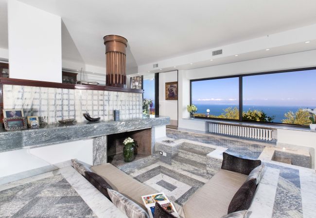 Villa in Sorrento - AMORE RENTALS -Villa Giada with Swimming Pool, Garden, Sea View and Parking Villa in Sorrento - AMORE RENTALS -Villa Giada with Swimming Pool, Garden, Sea View and Parking