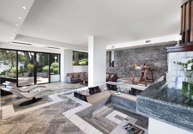 Villa in Sorrento - AMORE RENTALS -Villa Giada with Swimming Pool, Garden, Sea View and Parking Villa in Sorrento - AMORE RENTALS -Villa Giada with Swimming Pool, Garden, Sea View and Parking