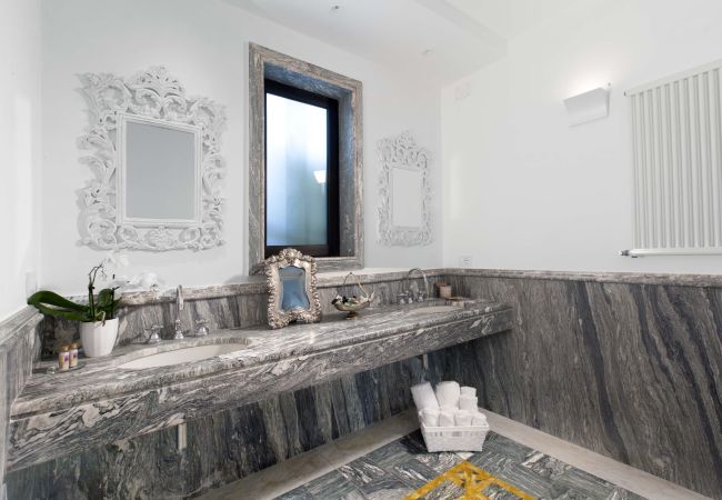 Villa in Sorrento - AMORE RENTALS -Villa Giada with Swimming Pool, Garden, Sea View and Parking Villa in Sorrento - AMORE RENTALS -Villa Giada with Swimming Pool, Garden, Sea View and Parking