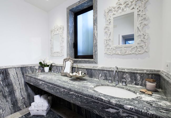 Villa in Sorrento - AMORE RENTALS -Villa Giada with Swimming Pool, Garden, Sea View and Parking Villa in Sorrento - AMORE RENTALS -Villa Giada with Swimming Pool, Garden, Sea View and Parking