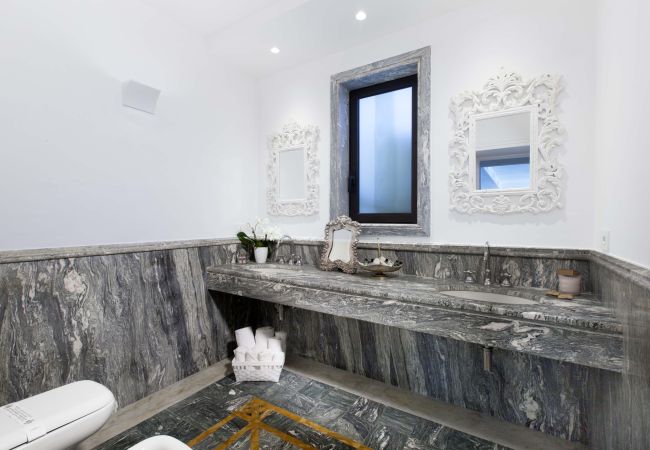 Villa in Sorrento - AMORE RENTALS -Villa Giada with Swimming Pool, Garden, Sea View and Parking Villa in Sorrento - AMORE RENTALS -Villa Giada with Swimming Pool, Garden, Sea View and Parking