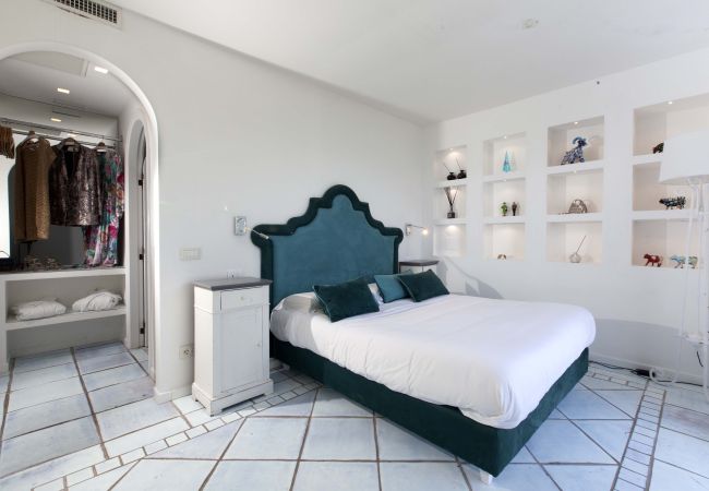 Villa in Sorrento - AMORE RENTALS -Villa Giada with Swimming Pool, Garden, Sea View and Parking Villa in Sorrento - AMORE RENTALS -Villa Giada with Swimming Pool, Garden, Sea View and Parking