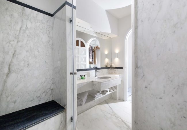 Villa in Sorrento - AMORE RENTALS -Villa Giada with Swimming Pool, Garden, Sea View and Parking Villa in Sorrento - AMORE RENTALS -Villa Giada with Swimming Pool, Garden, Sea View and Parking