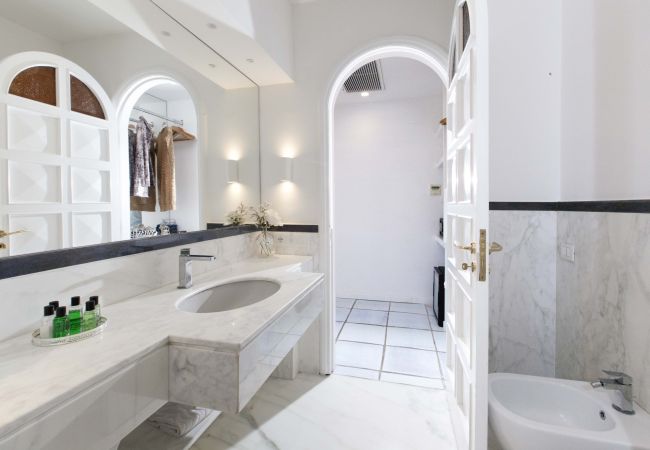 Villa in Sorrento - AMORE RENTALS -Villa Giada with Swimming Pool, Garden, Sea View and Parking Villa in Sorrento - AMORE RENTALS -Villa Giada with Swimming Pool, Garden, Sea View and Parking