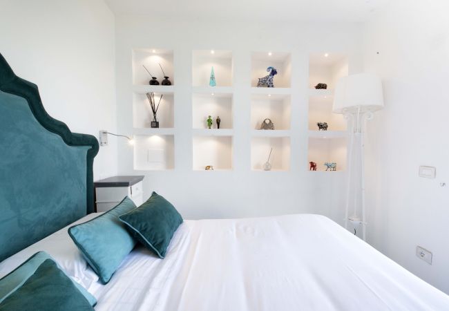 Villa in Sorrento - AMORE RENTALS -Villa Giada with Swimming Pool, Garden, Sea View and Parking Villa in Sorrento - AMORE RENTALS -Villa Giada with Swimming Pool, Garden, Sea View and Parking