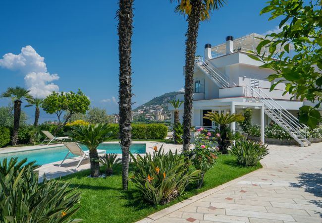 Villa in Vico Equense - AMORE RENTALS - Villa Romeo with Sea View, Private Pool, Garden and Parking Villa in Vico Equense - AMORE RENTALS - Villa Romeo with Sea View, Private Pool, Garden and Parking