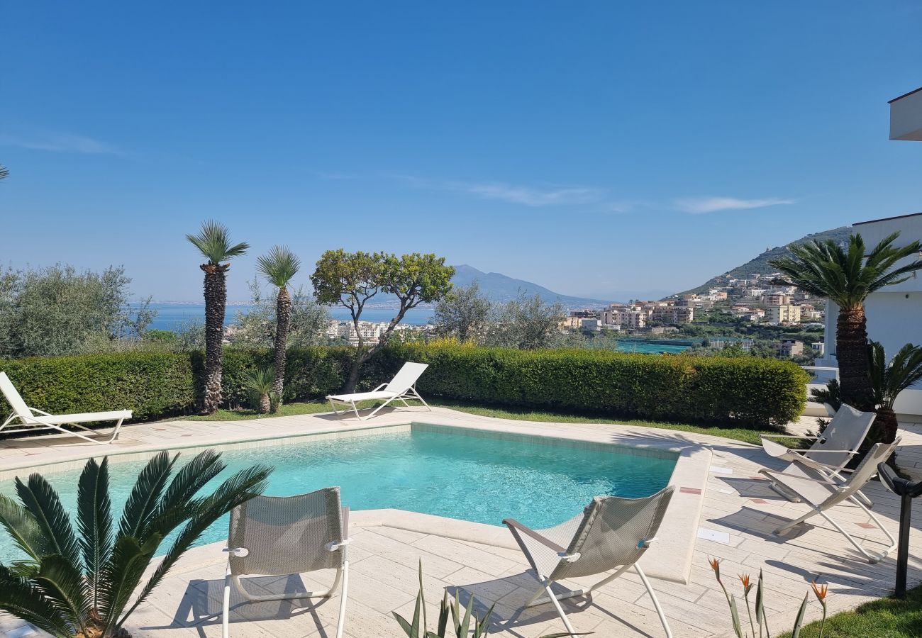 Villa in Vico Equense - AMORE RENTALS - Villa Romeo with Sea View, Private Pool, Garden and Parking