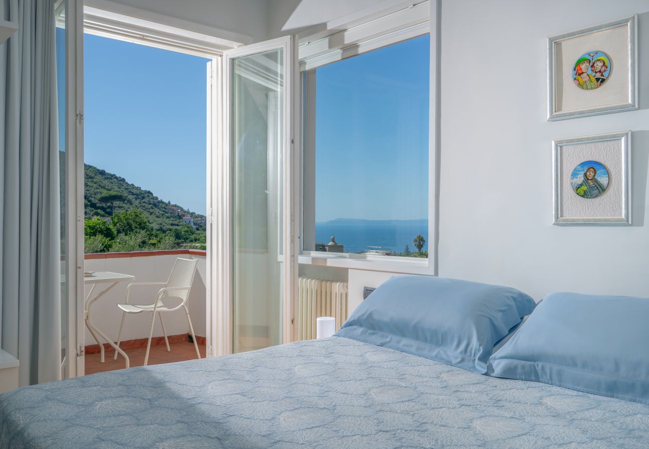 Villa in Vico Equense - AMORE RENTALS - Villa Romeo with Sea View, Private Pool, Garden and Parking