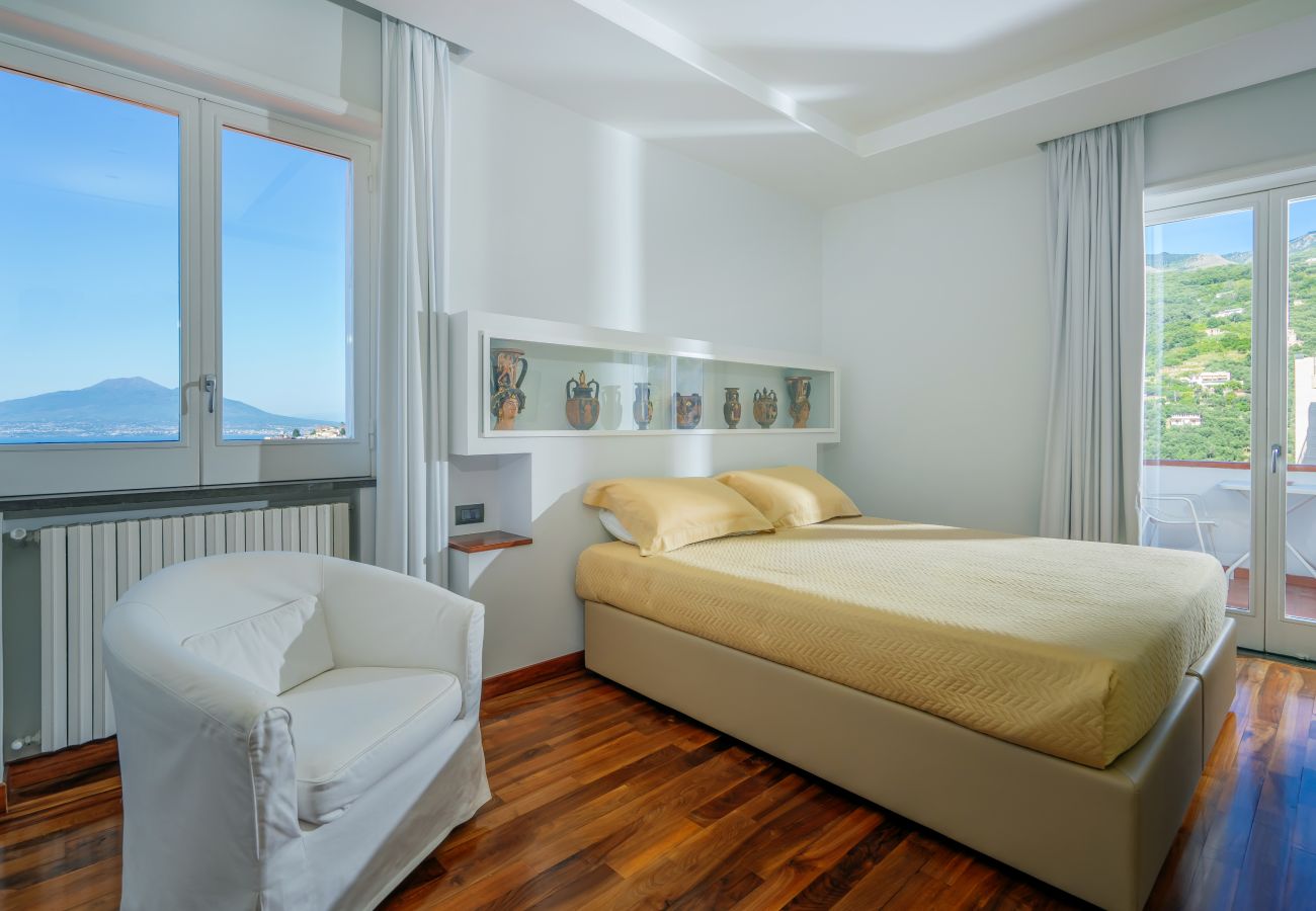 Villa in Vico Equense - AMORE RENTALS - Villa Romeo with Sea View, Private Pool, Garden and Parking