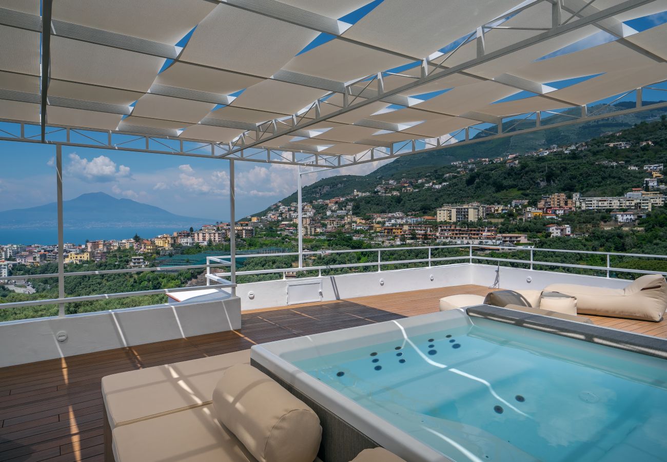 Villa in Vico Equense - AMORE RENTALS - Villa Romeo with Sea View, Private Pool, Garden and Parking