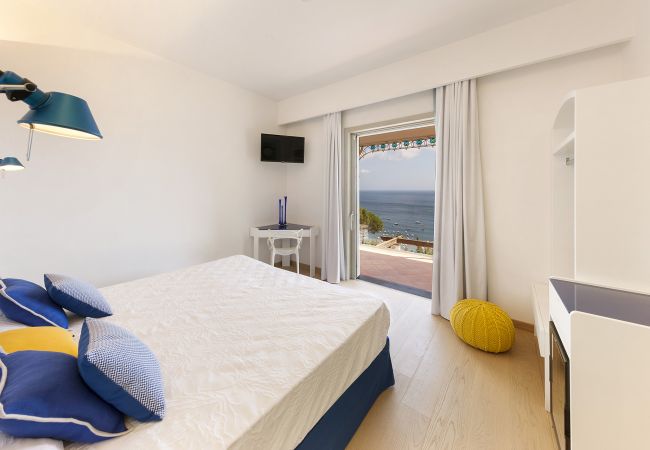 Villa in Nerano - AMORE RENTALS -Villa Giove with Private Swimming Pool, Sea View, Jacuzzi and Breakfast, Near the Sea Villa in Nerano - AMORE RENTALS -Villa Giove with Private Swimming Pool, Sea View, Jacuzzi and Breakfast, Near the Sea