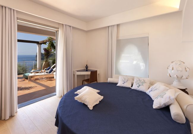 Villa in Nerano - AMORE RENTALS -Villa Giove with Private Swimming Pool, Sea View, Jacuzzi and Breakfast, Near the Sea Villa in Nerano - AMORE RENTALS -Villa Giove with Private Swimming Pool, Sea View, Jacuzzi and Breakfast, Near the Sea