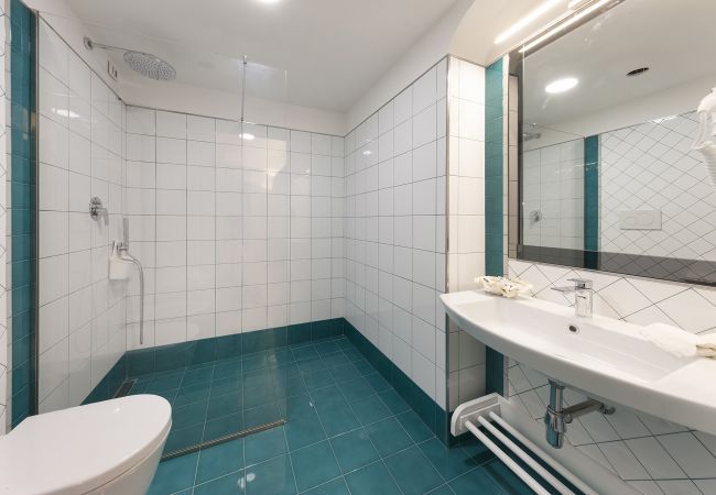 Villa in Nerano - AMORE RENTALS -Villa Giove with Private Swimming Pool, Sea View, Jacuzzi and Breakfast, Near the Sea Villa in Nerano - AMORE RENTALS -Villa Giove with Private Swimming Pool, Sea View, Jacuzzi and Breakfast, Near the Sea