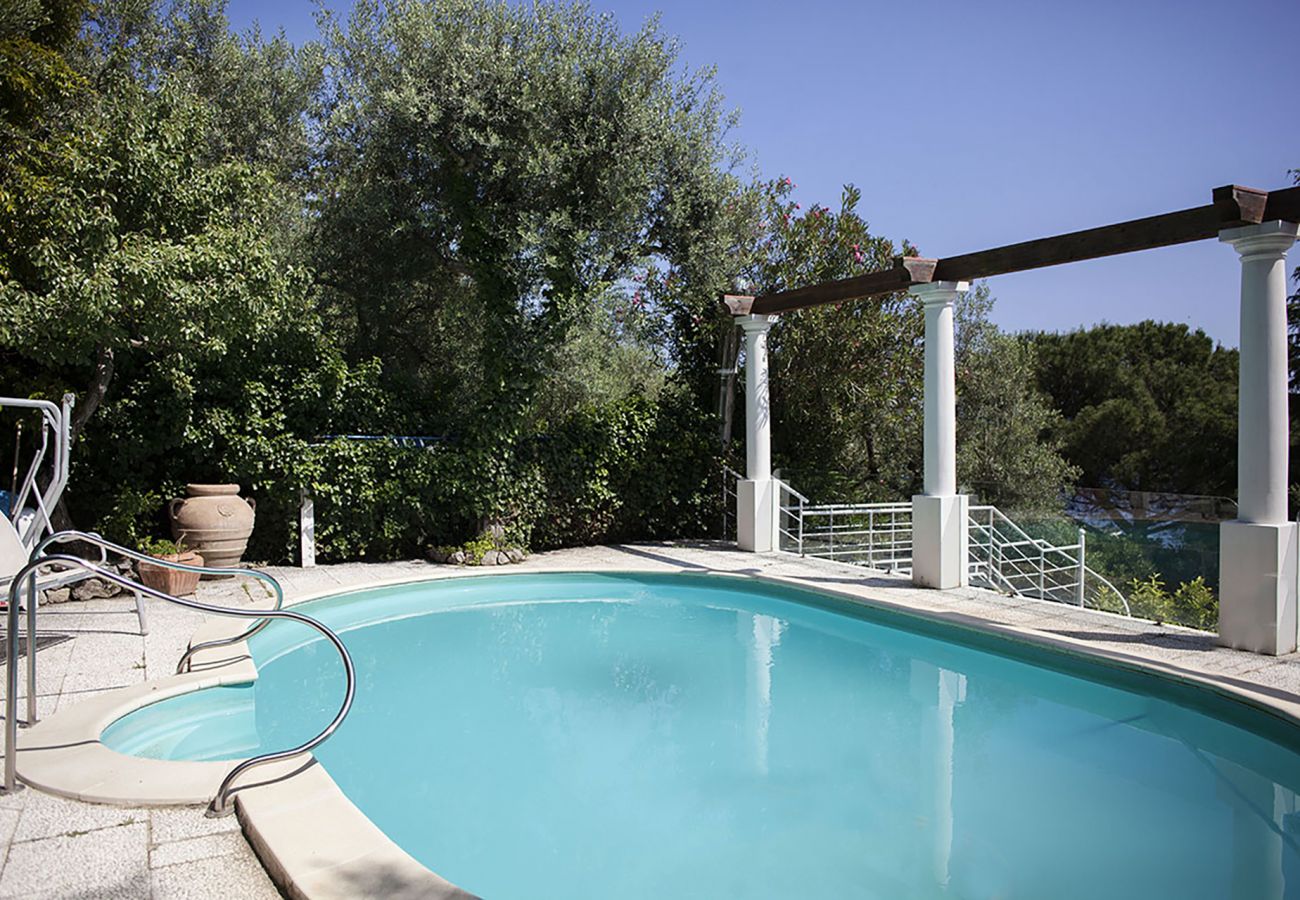 Villa in Nerano - AMORE RENTALS -Villa Giove with Private Swimming Pool, Sea View, Jacuzzi and Breakfast, Near the Sea