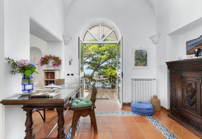 Villa in Capri - AMORE RENTALS - Villa Polifemo with Swimming Pool, Sea View, Terrace and Garden