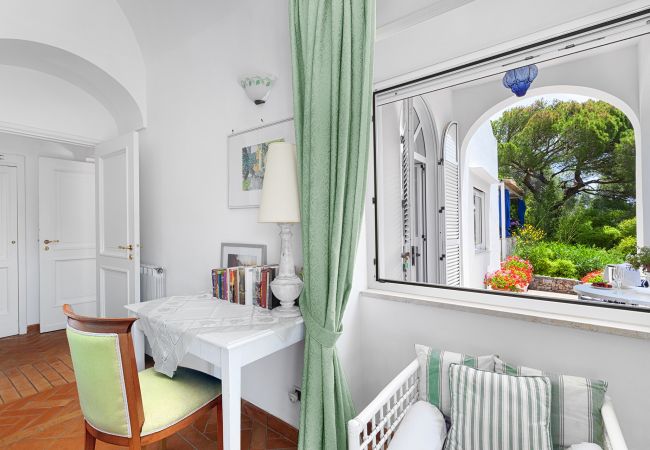 Villa in Capri - AMORE RENTALS - Villa Polifemo with Swimming Pool, Sea View, Terrace and Garden Villa in Capri - AMORE RENTALS - Villa Polifemo with Swimming Pool, Sea View, Terrace and Garden