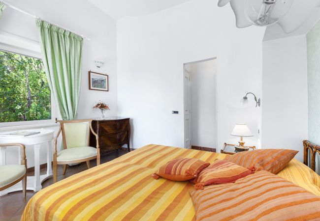 Villa in Capri - AMORE RENTALS - Villa Polifemo with Swimming Pool, Sea View, Terrace and Garden Villa in Capri - AMORE RENTALS - Villa Polifemo with Swimming Pool, Sea View, Terrace and Garden