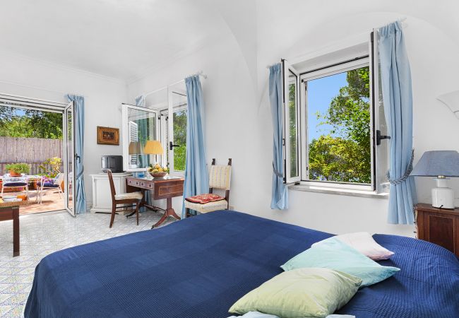 Villa in Capri - AMORE RENTALS - Villa Polifemo with Swimming Pool, Sea View, Terrace and Garden Villa in Capri - AMORE RENTALS - Villa Polifemo with Swimming Pool, Sea View, Terrace and Garden