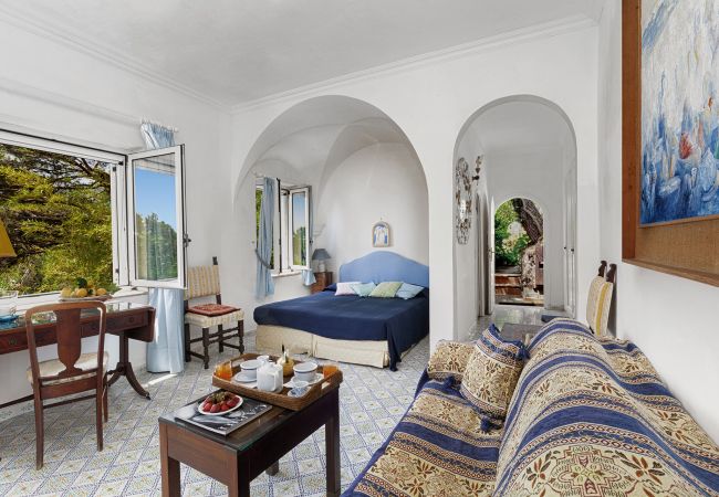 Villa in Capri - AMORE RENTALS - Villa Polifemo with Swimming Pool, Sea View, Terrace and Garden Villa in Capri - AMORE RENTALS - Villa Polifemo with Swimming Pool, Sea View, Terrace and Garden