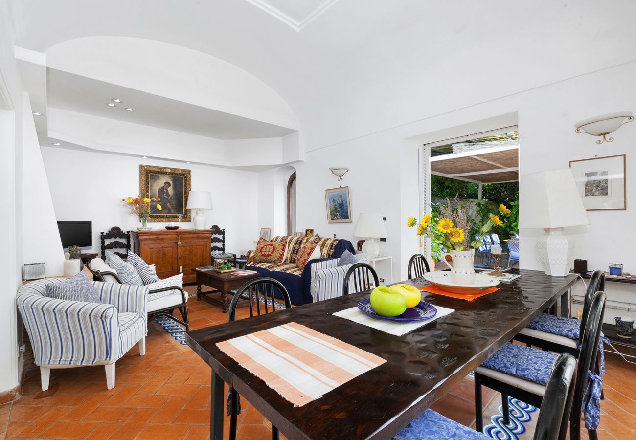 Villa in Capri - AMORE RENTALS - Villa Polifemo with Swimming Pool, Sea View, Terrace and Garden