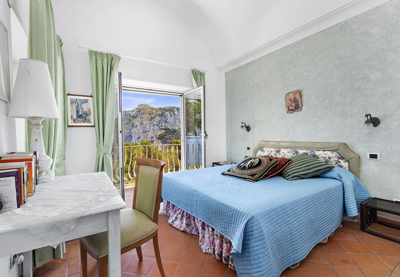 Villa in Capri - AMORE RENTALS - Villa Polifemo with Swimming Pool, Sea View, Terrace and Garden