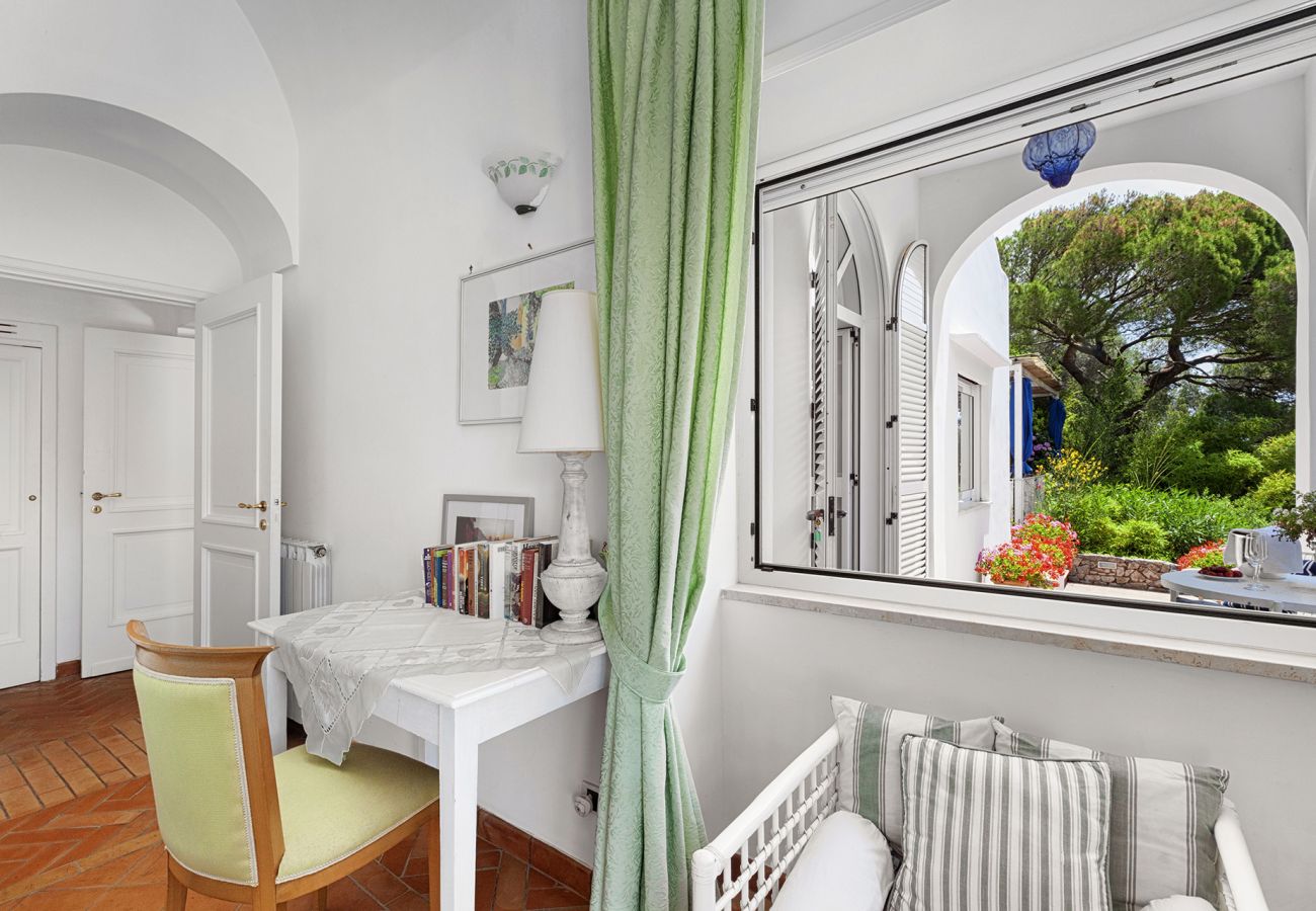 Villa in Capri - AMORE RENTALS - Villa Polifemo with Swimming Pool, Sea View, Terrace and Garden