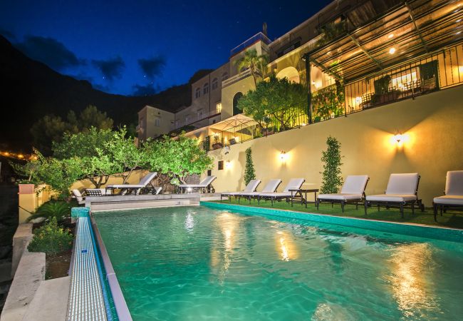 Villa in Positano - AMORE RENTALS - Villa Mimosa with Private Pool, Sea View, Air Conditioning, Positano Center Villa in Positano - AMORE RENTALS - Villa Mimosa with Private Pool, Sea View, Air Conditioning, Positano Center