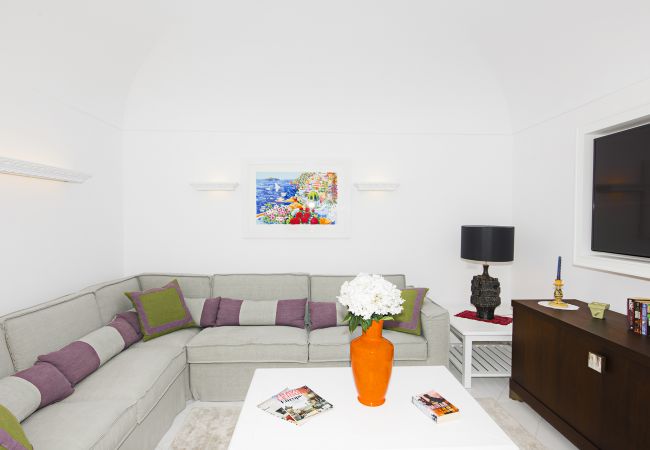 Villa in Positano - AMORE RENTALS - Villa Mimosa with Private Pool, Sea View, Air Conditioning, Positano Center Villa in Positano - AMORE RENTALS - Villa Mimosa with Private Pool, Sea View, Air Conditioning, Positano Center