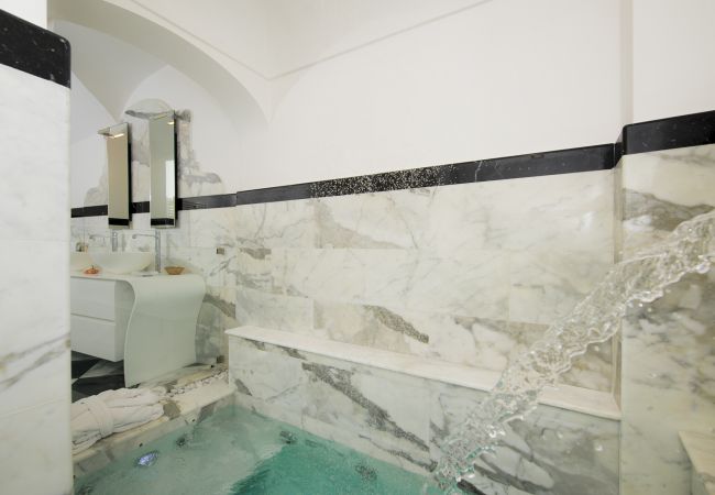Villa in Positano - AMORE RENTALS - Villa Mimosa with Private Pool, Sea View, Air Conditioning, Positano Center Villa in Positano - AMORE RENTALS - Villa Mimosa with Private Pool, Sea View, Air Conditioning, Positano Center
