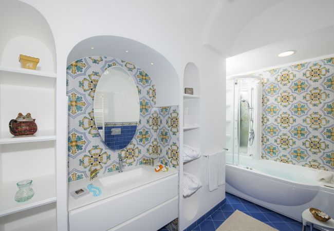 Villa in Positano - AMORE RENTALS - Villa Mimosa with Private Pool, Sea View, Air Conditioning, Positano Center Villa in Positano - AMORE RENTALS - Villa Mimosa with Private Pool, Sea View, Air Conditioning, Positano Center