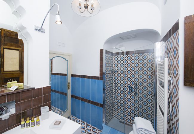 Villa in Positano - AMORE RENTALS - Villa Mimosa with Private Pool, Sea View, Air Conditioning, Positano Center Villa in Positano - AMORE RENTALS - Villa Mimosa with Private Pool, Sea View, Air Conditioning, Positano Center