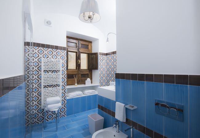 Villa in Positano - AMORE RENTALS - Villa Mimosa with Private Pool, Sea View, Air Conditioning, Positano Center Villa in Positano - AMORE RENTALS - Villa Mimosa with Private Pool, Sea View, Air Conditioning, Positano Center