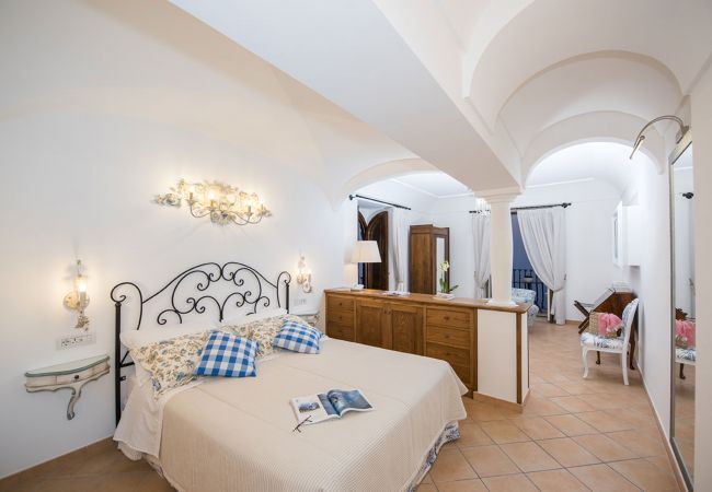 Villa in Positano - AMORE RENTALS - Villa Zeus with private Pool, Sea View, Terraces and Air Conditioning Villa in Positano - AMORE RENTALS - Villa Zeus with private Pool, Sea View, Terraces and Air Conditioning
