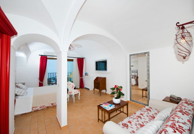 Villa in Positano - AMORE RENTALS - Villa Zeus with private Pool, Sea View, Terraces and Air Conditioning